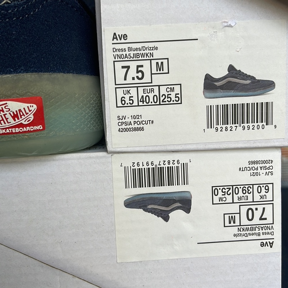 Vans WMNS Ave
Dress Blues/Drizzle
VNOA5JIBWKN
Sneakers - athletic shoes - Picture 16 of 16